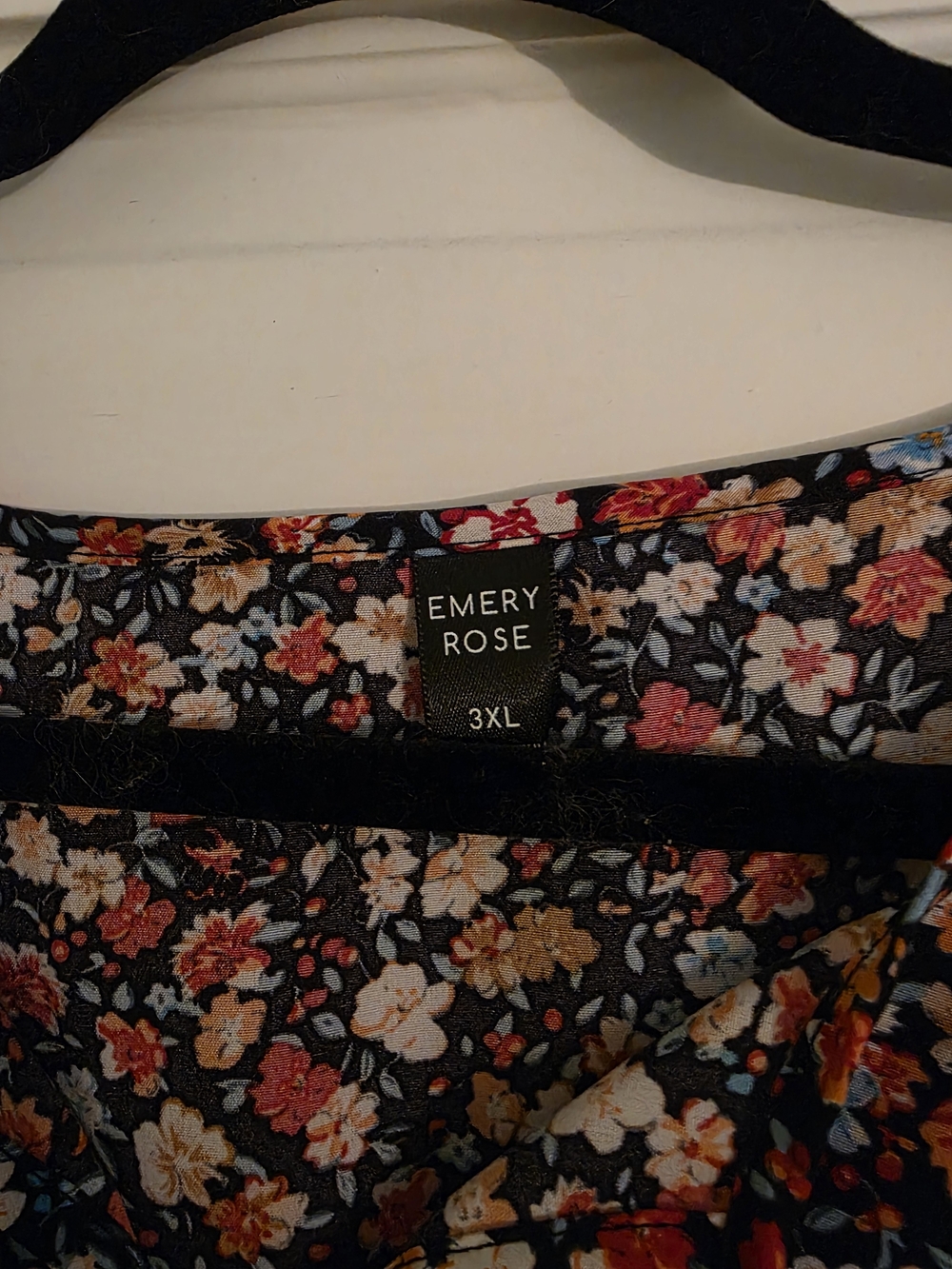 Emery Rose Floral Tie-Neck Navy Short-Sleeve Blouse - Picture 2 of 2